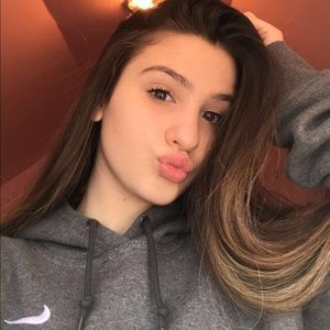 Meet your Posher, Adriana